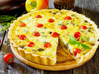 Киш с грибами и помидорами черри