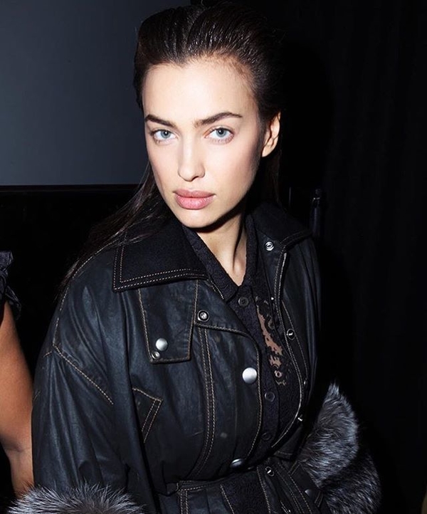 Ирина Шейк сфотографировалась с ослом