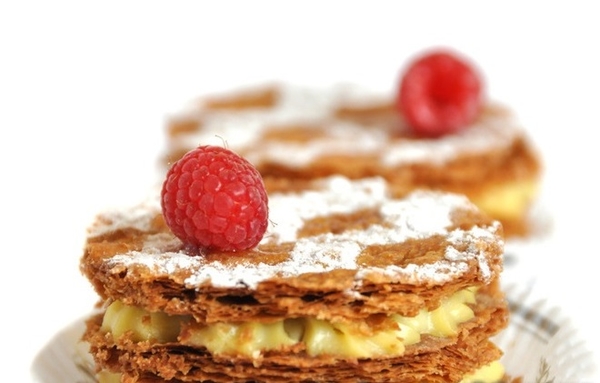 Как приготовить пирожные с заварным кремом (видео)