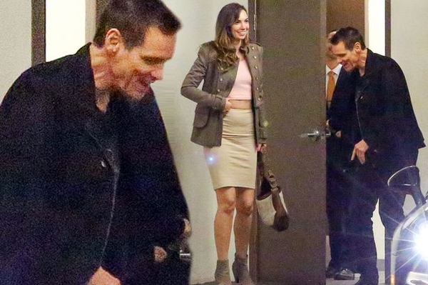 Джим Керри впервые появился на публике с девушкой после смерти экс-подруги