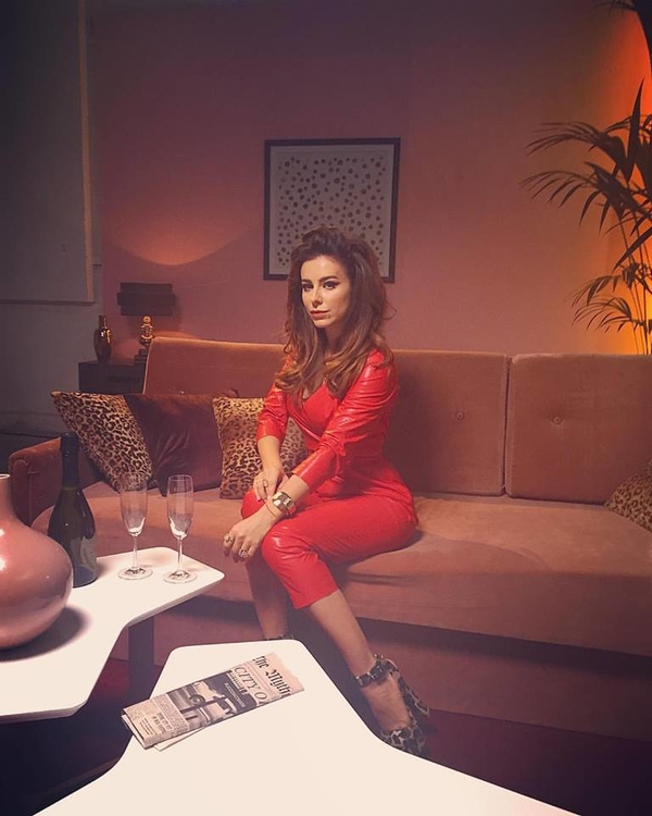 Ани Лорак сменила образ для нового клипа от Алана Бадоева