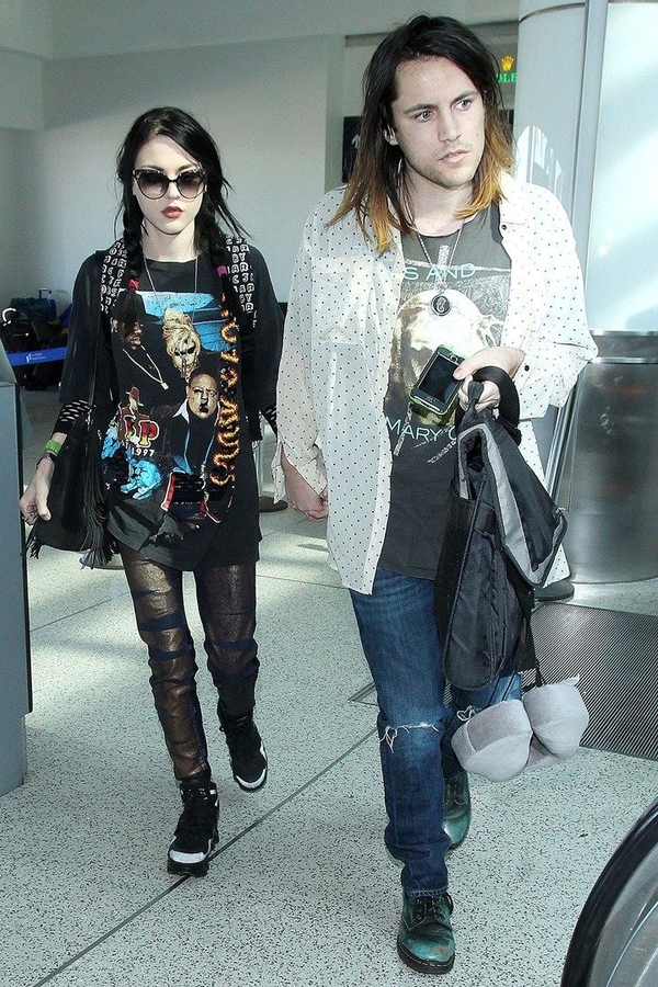 Дочь Курта Кобейна подала на развод с супругом