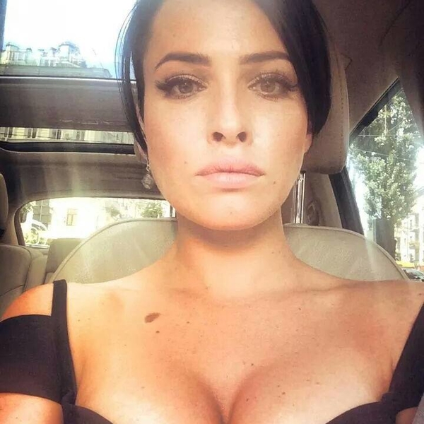 Даша Астафьева призвала весну откровенными фото