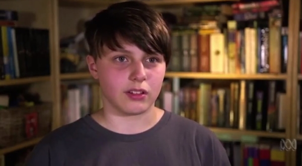 Ни мальчик, ни девочка: 12-летний ребенок не может определиться с полом