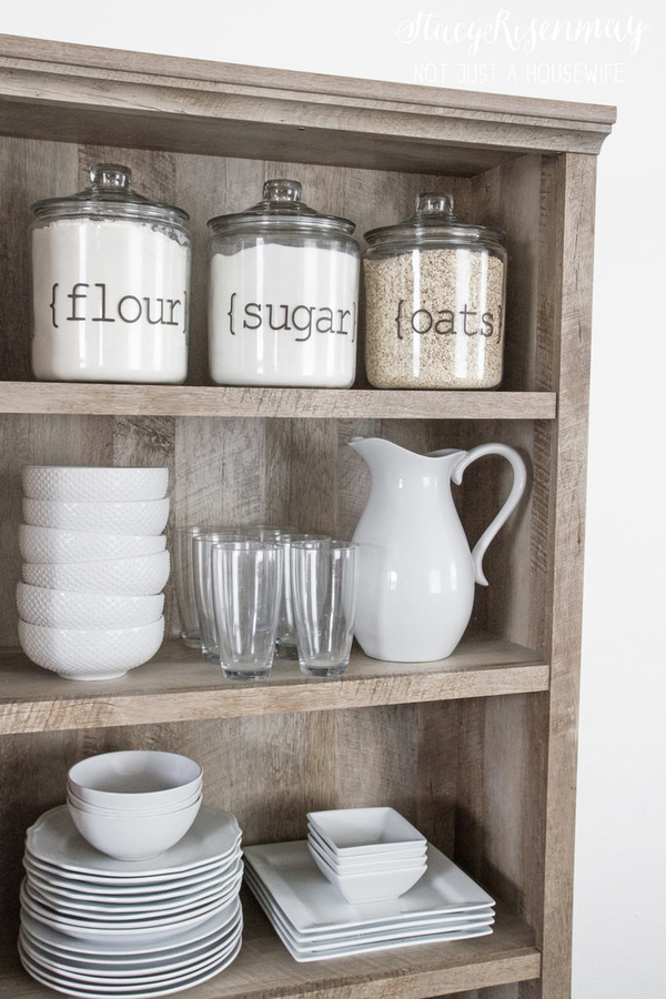 6 неожиданных способов использования книжного шкафа