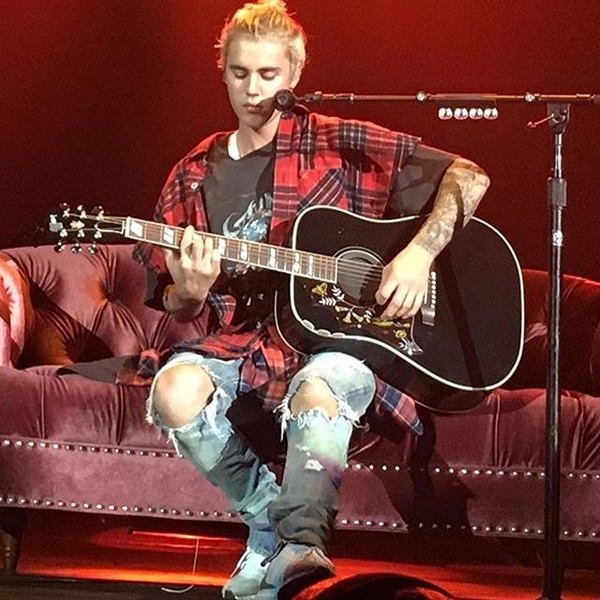 Джастин Бибер показал свои обнаженные ягодицы