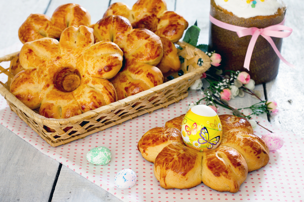 Как приготовить подставки для пасхальных яиц из теста (видео)