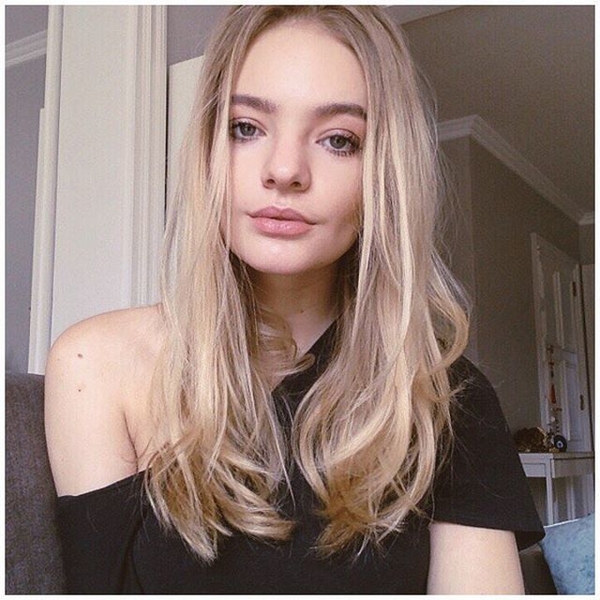 Дочь Пескова работает продавцом в Париже