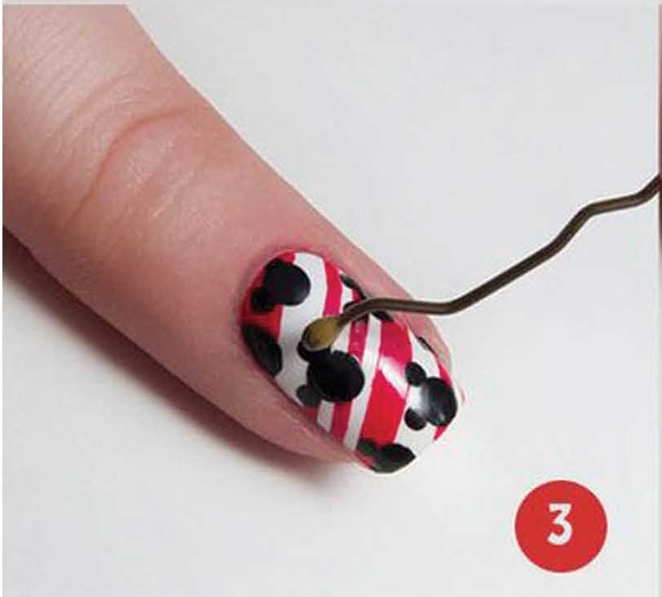 Микки на ногтях: идея подросткового маникюра для поклонников Disney