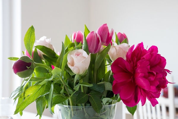 Лайфхак: как красиво разместить цветы в вазе - IVONA.UA