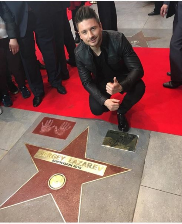 Сергей Лазарев получил именную звезду на Аллее славы в Мытищах