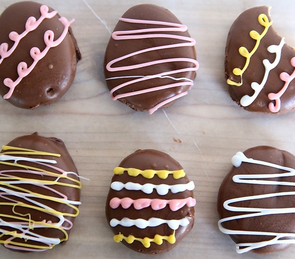 Как приготовить шоколадные пасхальные яйца (видео)