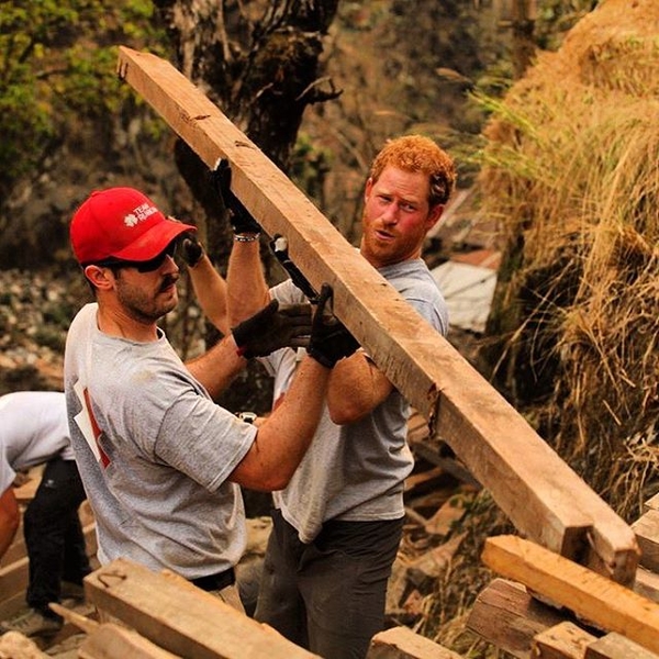 Принц Гарри построил собственноручно школу в Непале