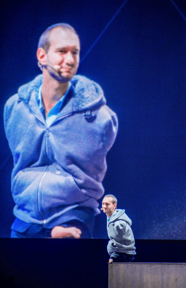 Ник Вуйчич пообещал привезти в Киев жену и рассказал, как изменить Украину