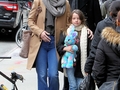 Мила Йовович прогулялась с семьей в центре Нью-Йорка