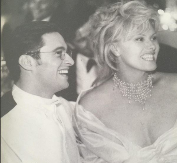 Хью Джекман c женой Деборрой на пляже отметили 20-ю годовщину свадьбы