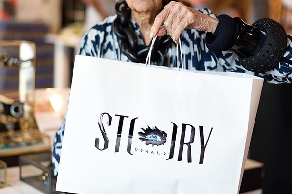 instagram.com/iris.apfel