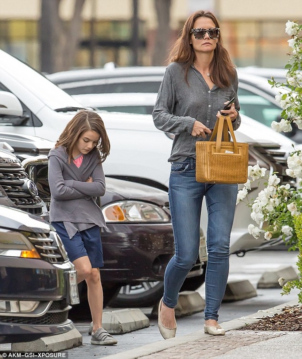 Кэти Холмс готовится отмечать 10-летие дочери