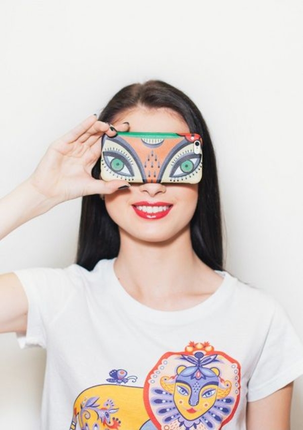 Вещь дня: чехол для телефона с "глазами"