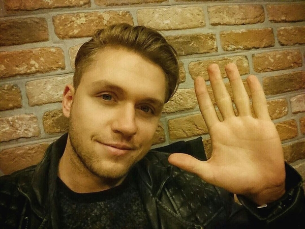 Экс-солиста группы БиС не пустили на борт самолета