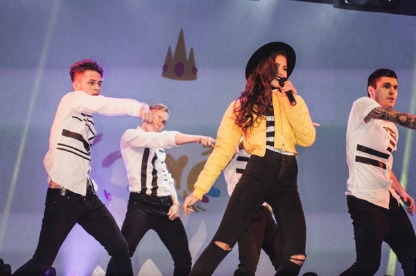 София Тарасова разбила все свои награды перед публикой