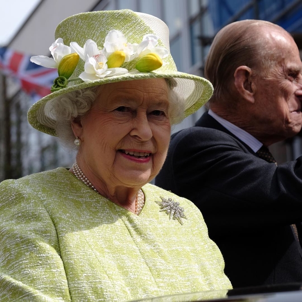 Елизавета ІІ сфотографировалась с двумя внуками и пятью правнуками