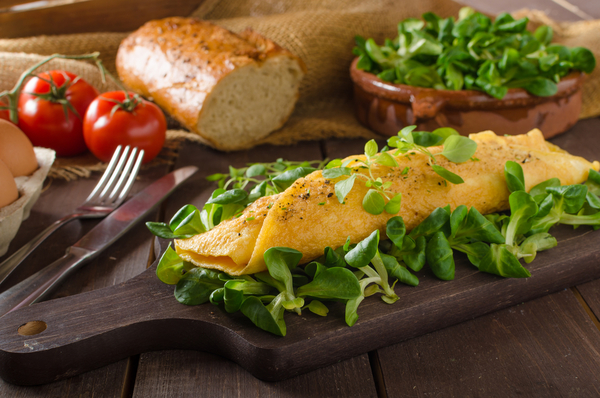 Омлет с сыром: три идеи для завтрака