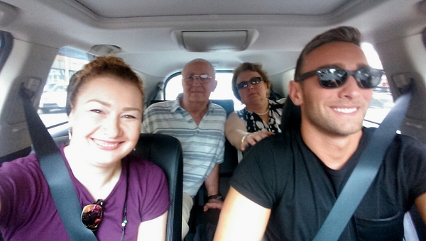 Холостяк 6 сезон: в Сети появились семейные фото Иракли