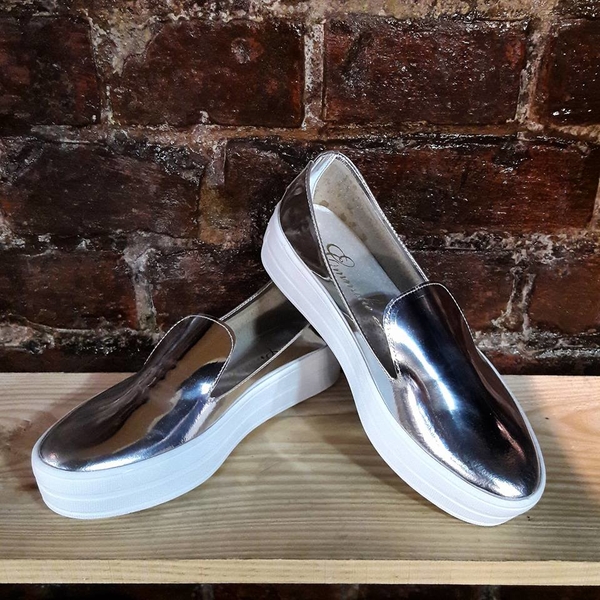 Вещь дня: зеркальные слипоны