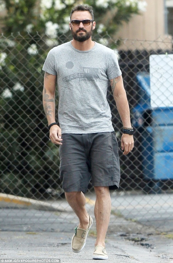 Брайан Остин Грин показал татуировки на прогулке по Лос-Анджелесу