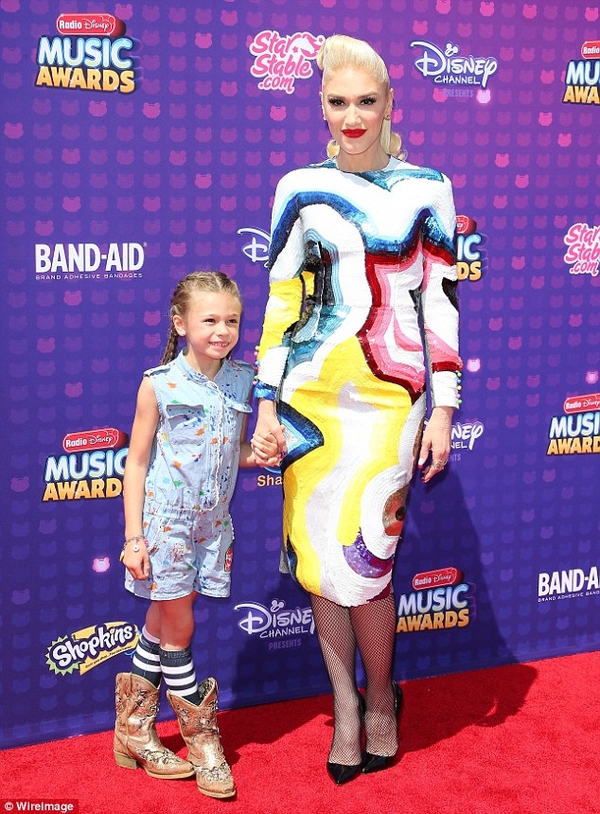 Гвен Стефани появилась на красной дорожке Radio Disney Music Awards