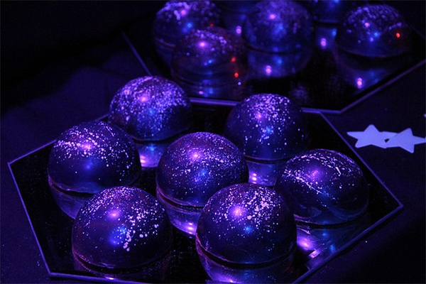 Галактические сладости: 10 десертов в космическом стиле