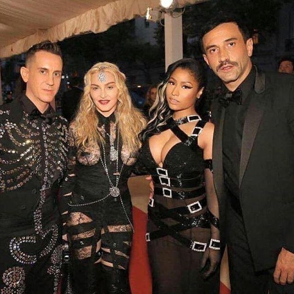 MET Gala 2016: Мадонна продемонстрировала ягодицы в откровенном платье