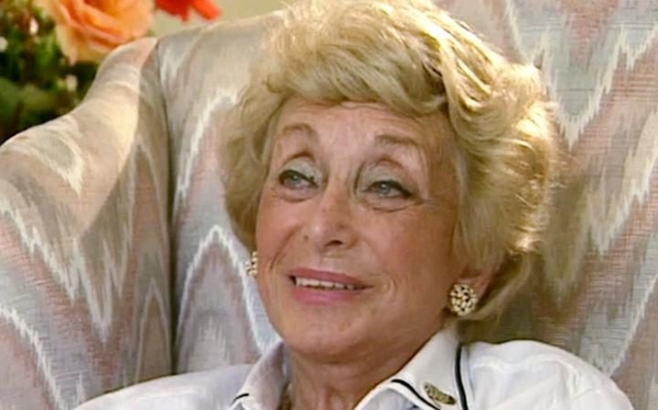 Дизайнер шляп английской королевы Елизаветы II трагически погибла