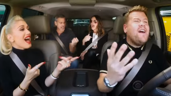 Джулия Робертс и Джордж Клуни спели с Гвен Стефани ее хиты