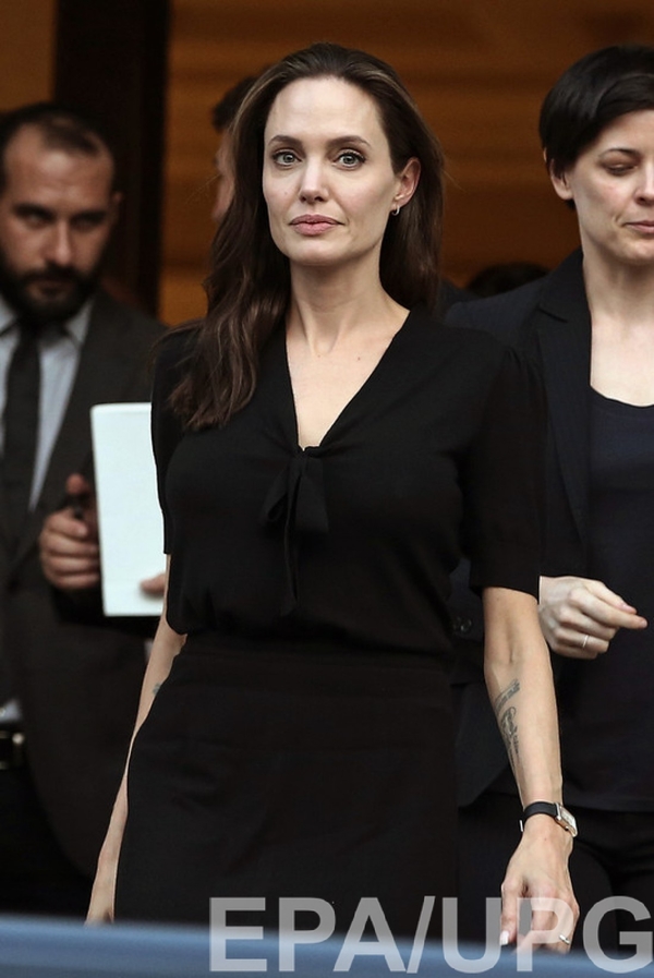 Психотерапевт прокомментировал худобу Анджелины Джоли