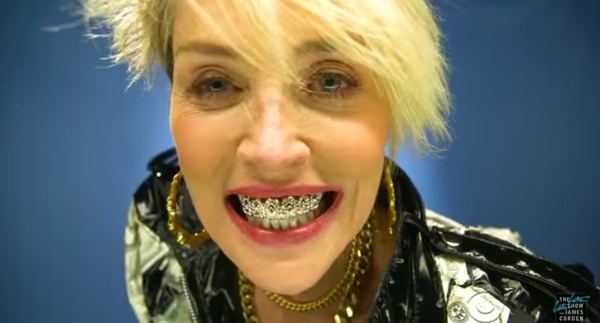 Шэрон Стоун снялась в клипе с Джеймсом Корденом