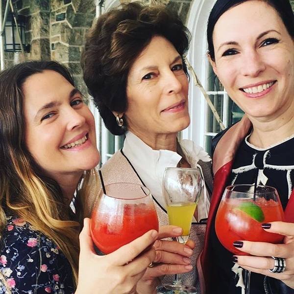 Дрю Бэрримор провела уикенд с бывшей свекровью