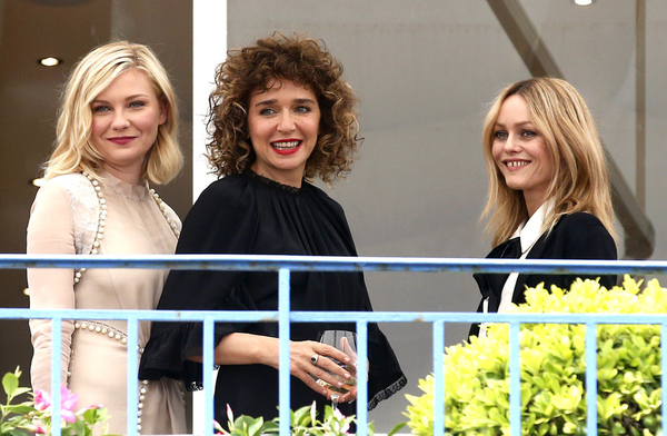 Каннский фестиваль 2016: Ванесса Паради и Кирстен Данст позировали фотографам