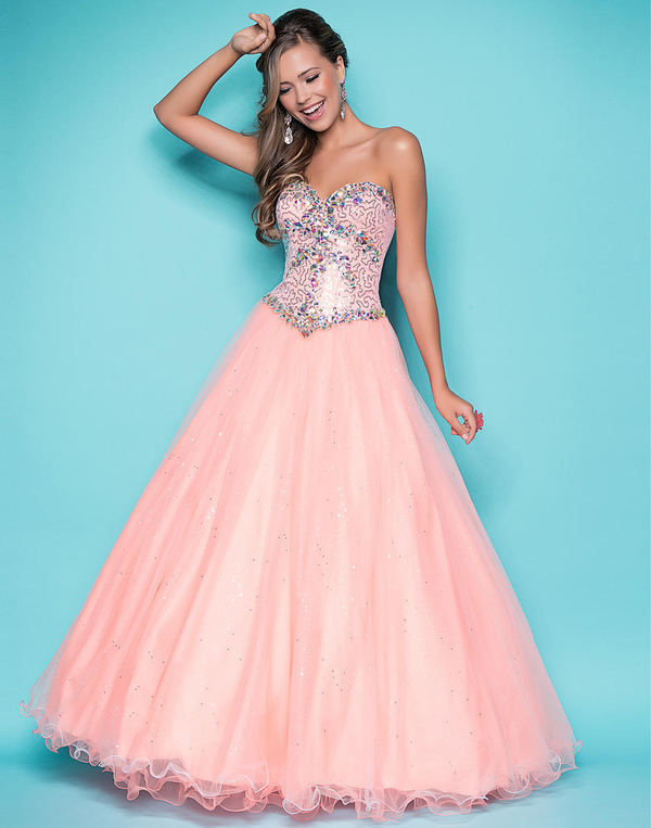 В чем пойти на выпускной: отвечают специалисты