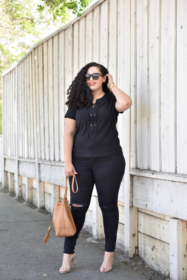 ТОП-5 вещей для девушек с большой грудью