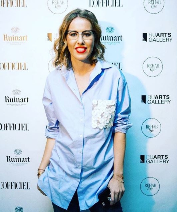 Ксения Собчак в бикини похвасталась длинными ногами