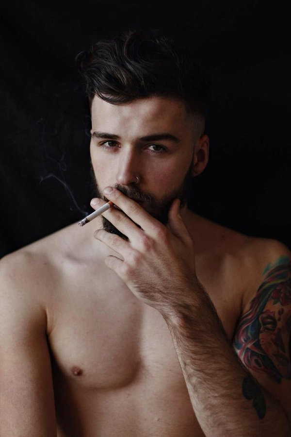 Мужчины с вредными привычками больше привлекают женщин: мнение ученых