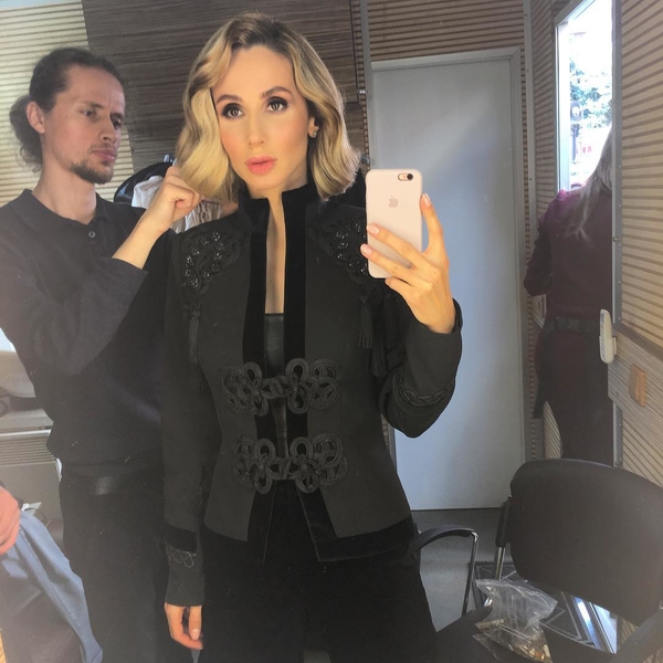 Фанаты LOBODA накормили самооборону Ивано-Франковска конфетами