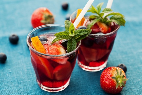 Клубничная сангрия: три вкусные идеи