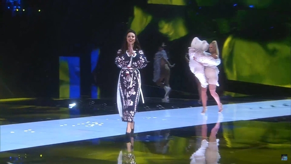 Финал Евровидения 2016: Джамала вышла в вышиванке во время объявления Украины