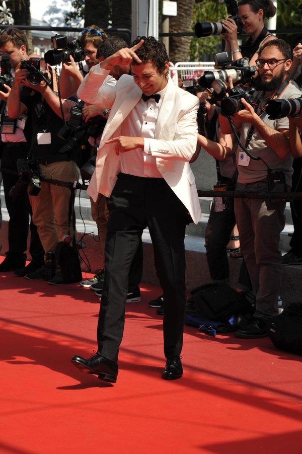Каннский кинофестиваль 2016: Шайа Лабаф станцевал на красной дорожке