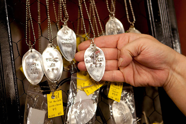 Как придать новую жизнь старой кухонной утвари: 35 идей