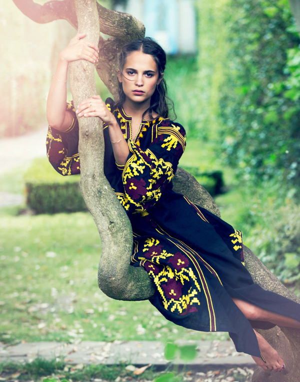 Как модницы носят вышиванку: стильные образы