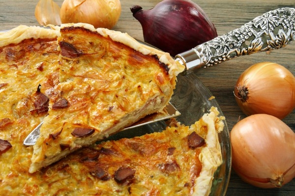 Луковый пирог: три вкусные идеи